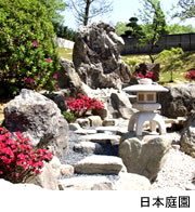 親鸞会の敷地内の日本庭園